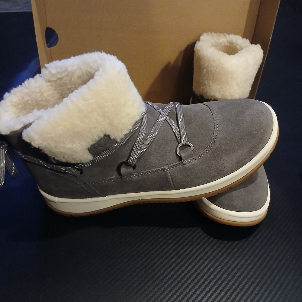UGG, Womens size 9.5, Gray